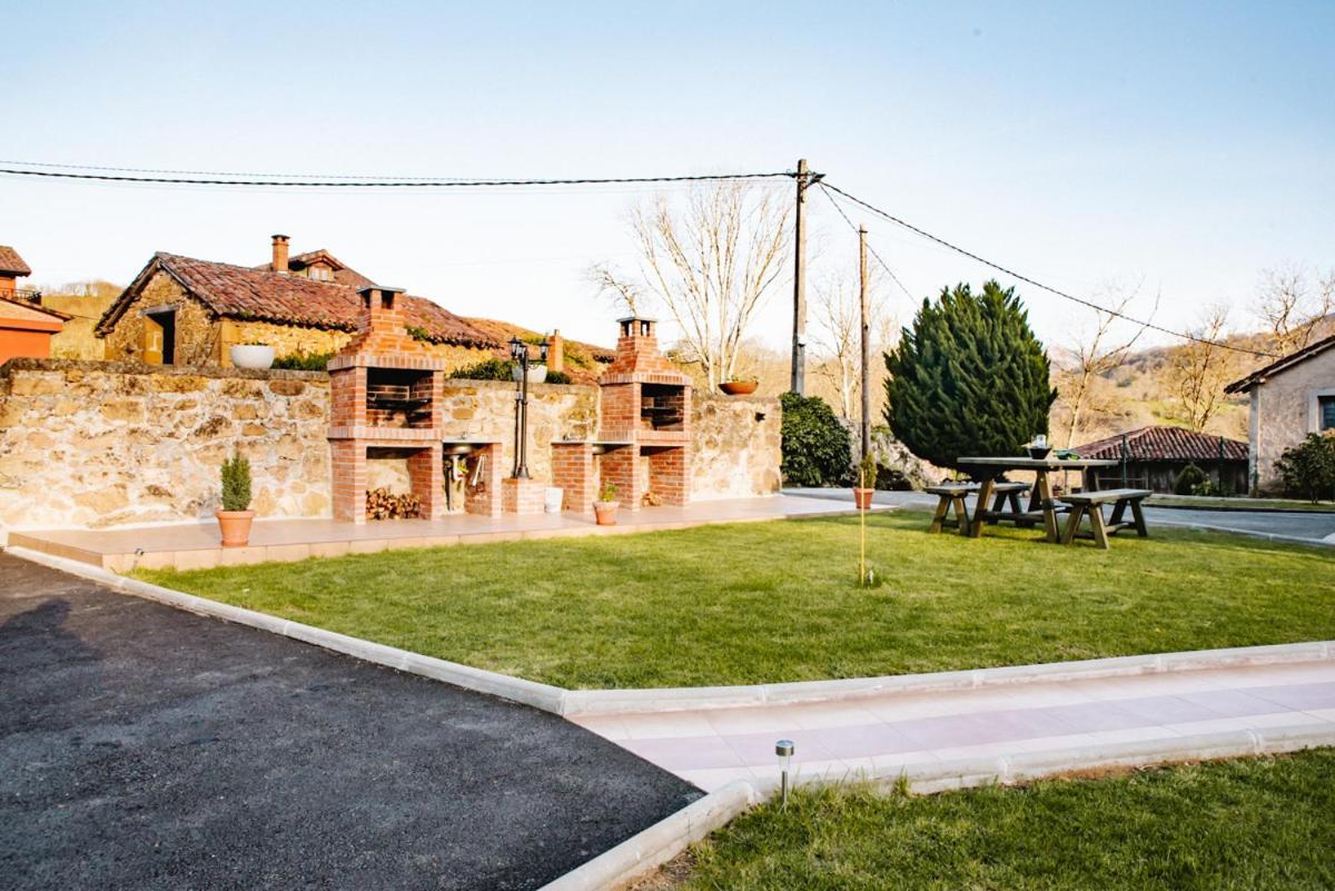 Apartamentos La Cortina Onís Buitenkant foto